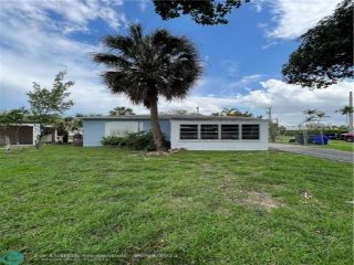 Foreclosed Home - 104 SE 23RD ST, 33316