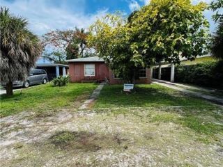 Foreclosed Home - 300 SE 23RD ST, 33316
