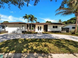 Foreclosed Home - 5241 SW 8TH ST, 33317