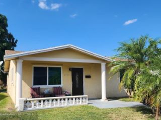 Foreclosed Home - 4715 NW 44TH ST, 33319