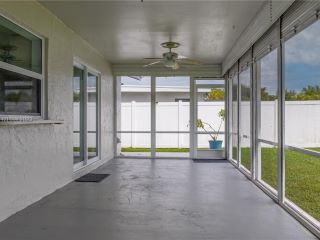 Foreclosed Home - 8200 NW 93RD TER, 33321