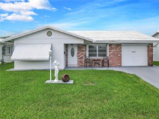 Foreclosed Home - 8209 NW 59TH PL, 33321
