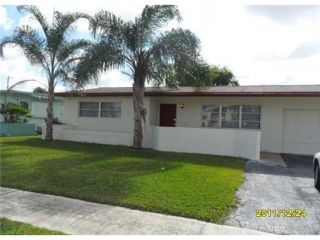Foreclosed Home - 8940 NW 25TH CT, 33322