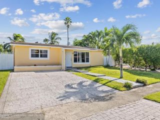 Foreclosed Home - 8380 NW 29TH ST, 33322