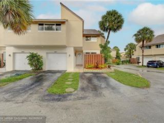 Foreclosed Home - 8247 NW 9TH ST, 33324