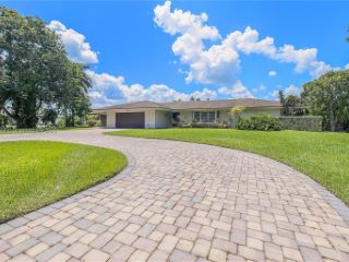 Foreclosed Home - 10850 SW 25TH ST, 33324