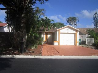 Foreclosed Home - 9813 SW 57TH ST, 33328