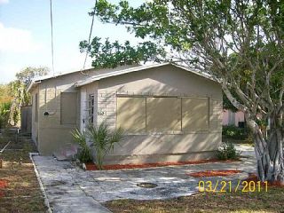 Foreclosed Home - 860 W 7TH ST, 33404