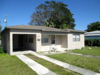 Foreclosed Home - 942 W 4TH ST, 33404