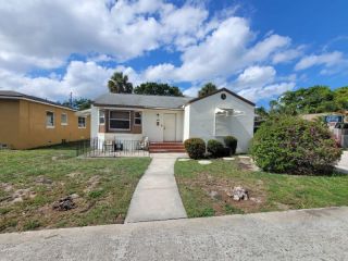 Foreclosed Home - 701 37TH ST, 33407