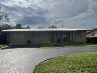 Foreclosed Home - 980 SE 3RD ST, 33430