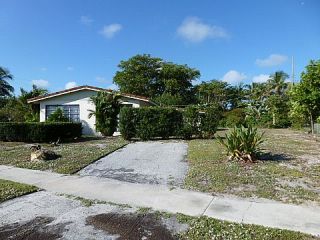 Foreclosed Home - 231 NE 8TH ST, 33432