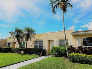 Foreclosed Home - 8840 BELLE AIRE DR, 33433