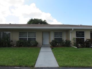 Foreclosed Home - 8700 BELLE AIRE DR, 33433