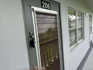 Foreclosed Home - 206 SUFFOLK E, 33434