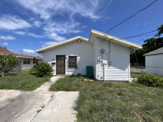Foreclosed Home - 321 NE 10TH AVE, 33435