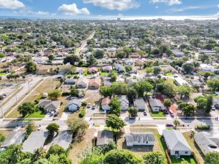 Foreclosed Home - 240 NW 9TH AVE, 33444