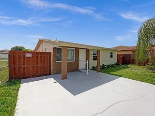 Foreclosed Home - 337 SW 8TH AVE, 33444