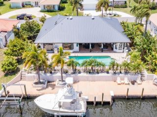 Foreclosed Home - 8908 SE STAR ISLAND WAY, 33455