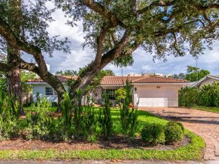 Foreclosed Home - 827 NW 6TH DR, 33486