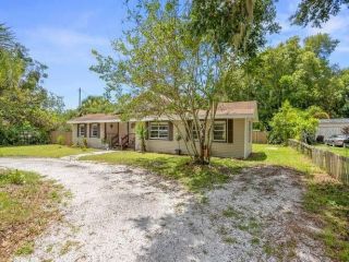 Foreclosed Home - 1211 W WINDHORST RD, 33510