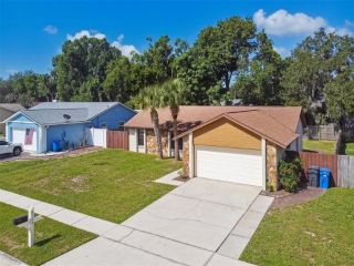Foreclosed Home - 4105 TYNDALE DR, 33511