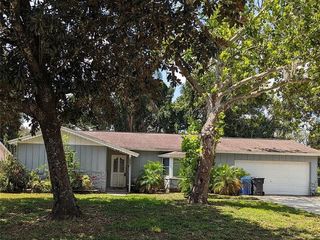 Foreclosed Home - 907 WOODLAND TER, 33511