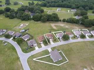 Foreclosed Home - 7390 SE 26TH DR, 33513