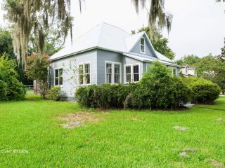Foreclosed Home - 37332 Meridian Ave, 33525