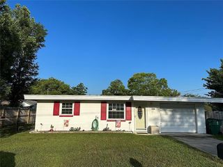Foreclosed Home - 5853 20TH ST, 33542