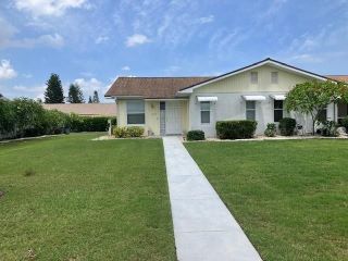 Foreclosed Home - 210 S PEBBLE BEACH BLVD, 33573