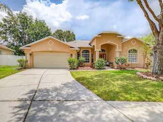 Foreclosed Home - 311 COUNTRY VINEYARD DR, 33594