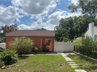 Foreclosed Home - 7805 N RIVERDALE AVE, 33604