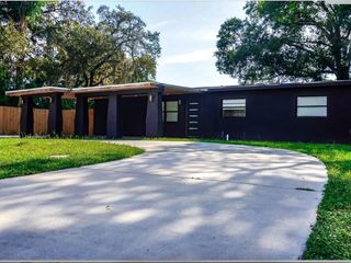 Foreclosed Home - 10906 N OAKLEAF AVE, 33612