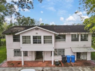 Foreclosed Home - 8632 N GRADY AVE, 33614
