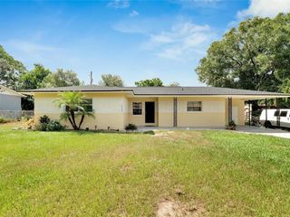 Foreclosed Home - 8020 CARDINAL DR, 33617