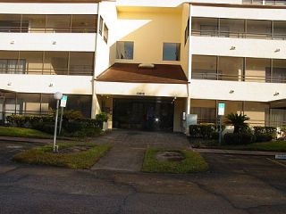 Foreclosed Home - TOWERS CONDO, 33618