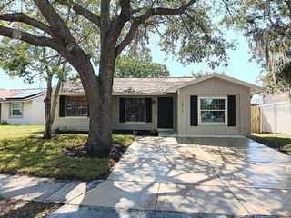 Foreclosed Home - 12418 QUEENSLAND LN, 33625
