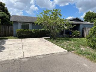 Foreclosed Home - 8602 SPARTAN CT, 33634