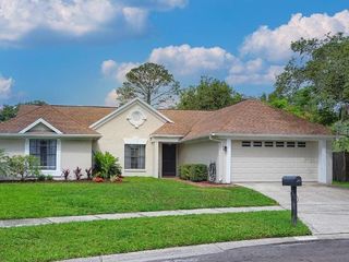 Foreclosed Home - 9546 PEBBLE GLEN AVE, 33647