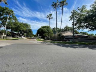 Foreclosed Home - 9527 PEBBLE GLEN AVE, 33647
