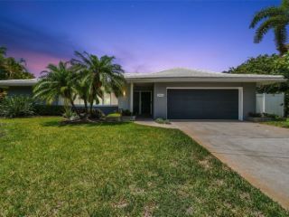 Foreclosed Home - 10066 S YACHT CLUB DR, 33706