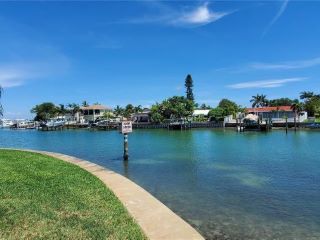 Foreclosed Home - 6920 S SHORE DR S, 33707