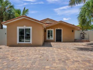 Foreclosed Home - 407 S BAYSHORE DR, 33708