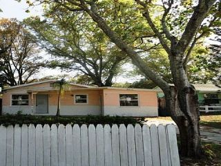 Foreclosed Home - 4202 45TH AVE N, 33714