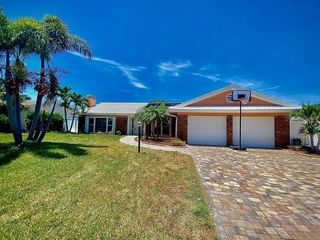 Foreclosed Home - 14523 BAY HILLS DR, 33774