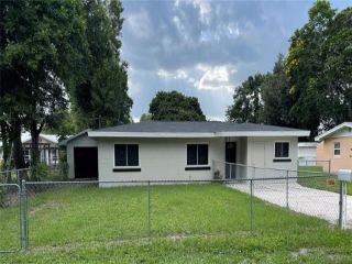 Foreclosed Home - 725 CRESTWOOD DR, 33881