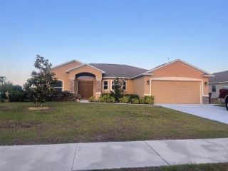 Foreclosed Home - 2645 SUNSET CIR, 33898