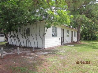 Foreclosed Home - 2833 COCOS AVE, 33901