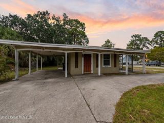 Foreclosed Home - 2275 CANAL ST, 33901